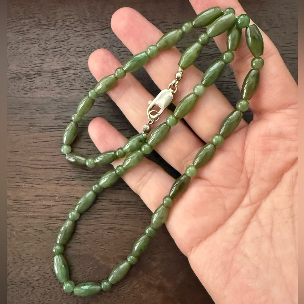 Nephrite jade barrel and round bead solid sterling silver necklace - Picture 2 of 9